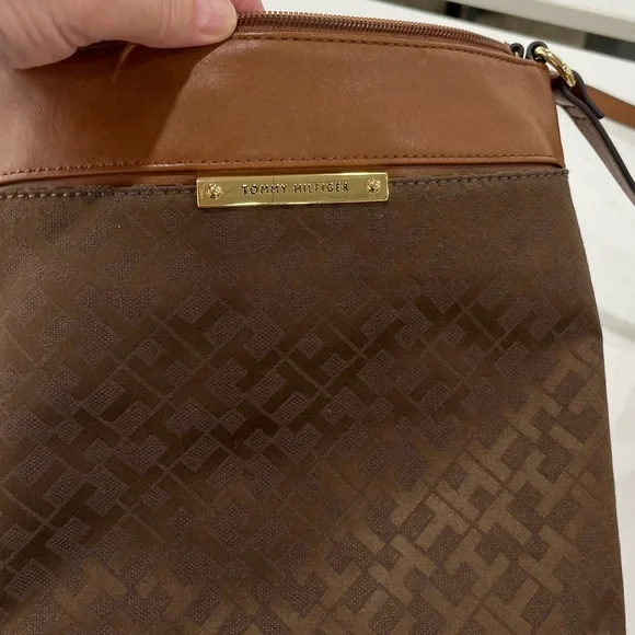 Tommy Hilfiger Brown Logo Crossbody Bag - Picture 3 of 11